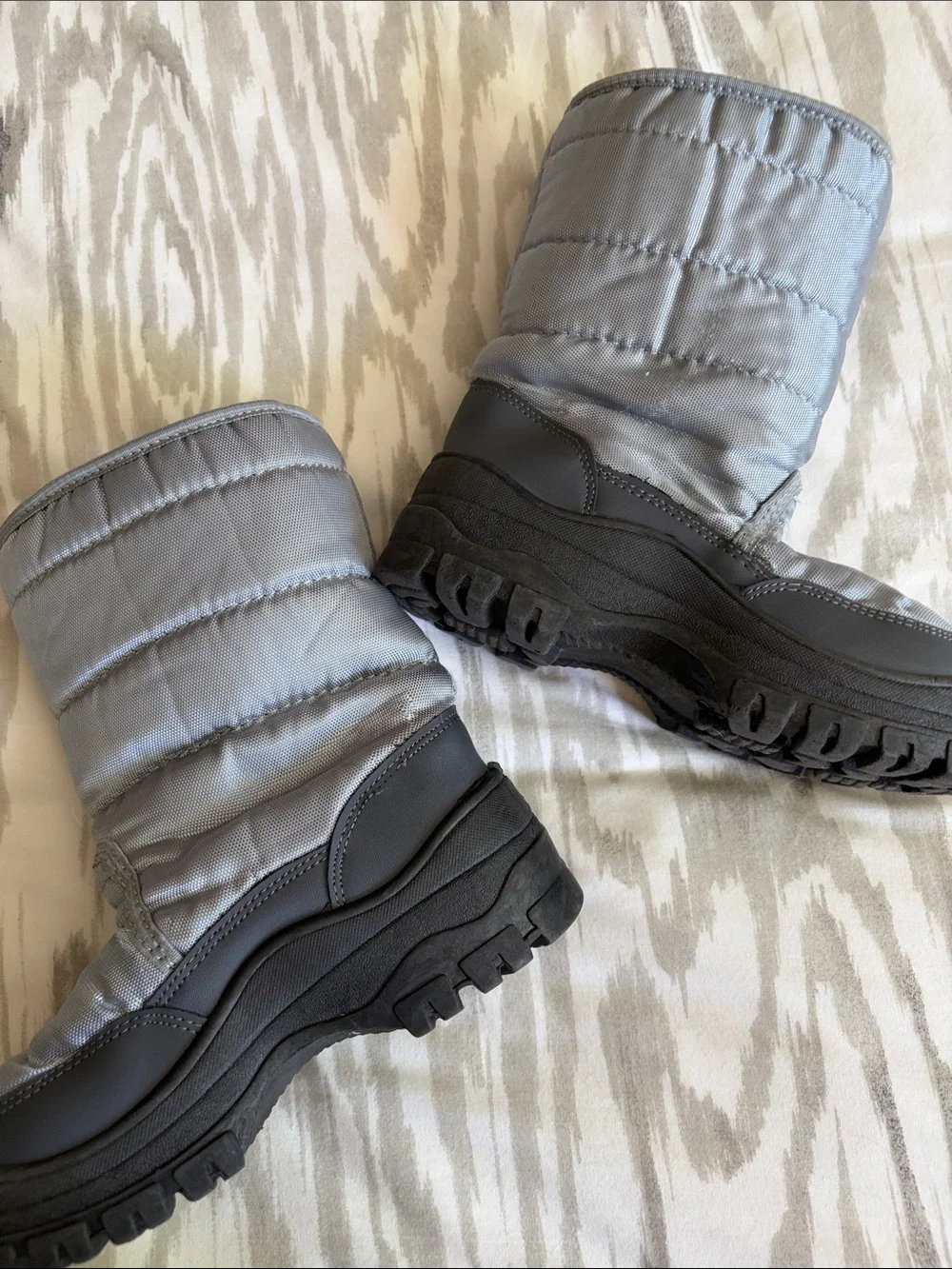 EUC Kids Gray Snow Boots